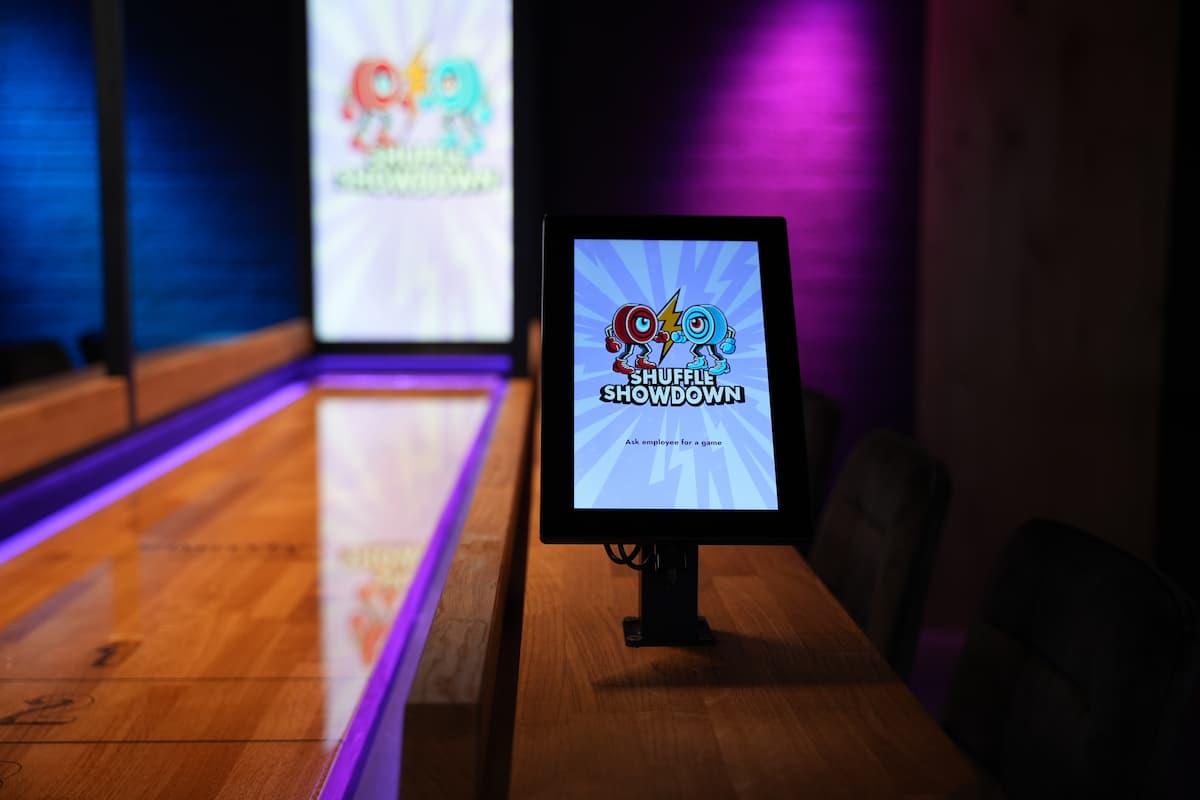 automatic scoring, led lighting and animations